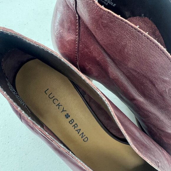 Lucky Brand JOAL 8M Peep Toe Ankle Booties Burgundy Leather V-Cut Stacked Heel - Picture 2 of 8